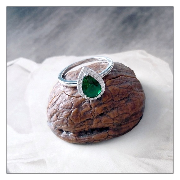 NEW Sterling Silver Pyriform Emerald And Pave AAA+ CZ Ring Size 7 - Picture 3 of 3